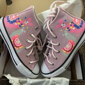 Llama theme Converse